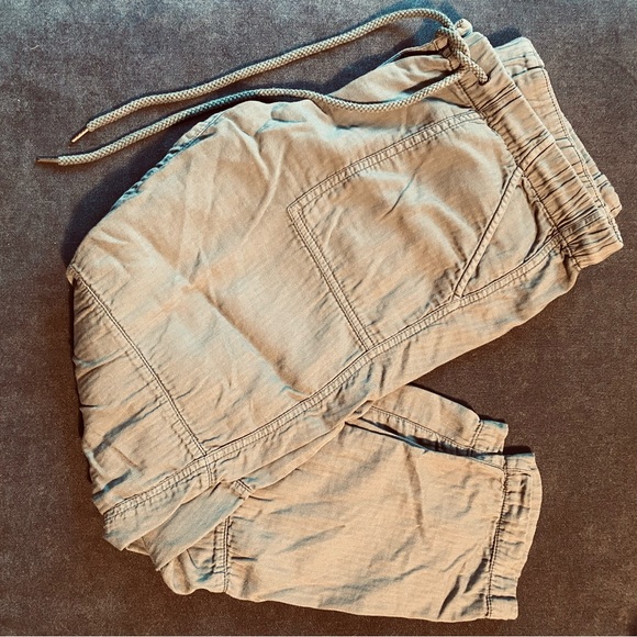 Army Green Taper Capri - Picture 1 of 6